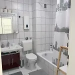 Modern 2-room With Free Parking And Balcony شقة *