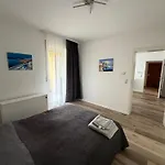 Modern 2-room With Free Parking And Balcony *
