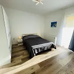 Modern 2-room With Free Parking And Balcony شقة *