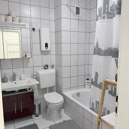 Modern 2-room With Free Parking And Balcony アパート *