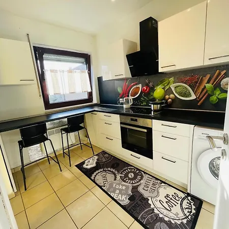 Modern 2-room With Free Parking And Balcony