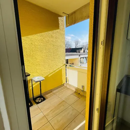 Modern 2-room With Free Parking And Balcony アパート