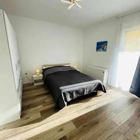 Modern 2-room With Free Parking And Balcony アパート *