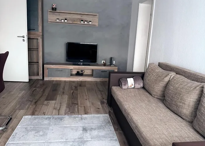 Apartment Modern 2-room With Free Parking And Balcony